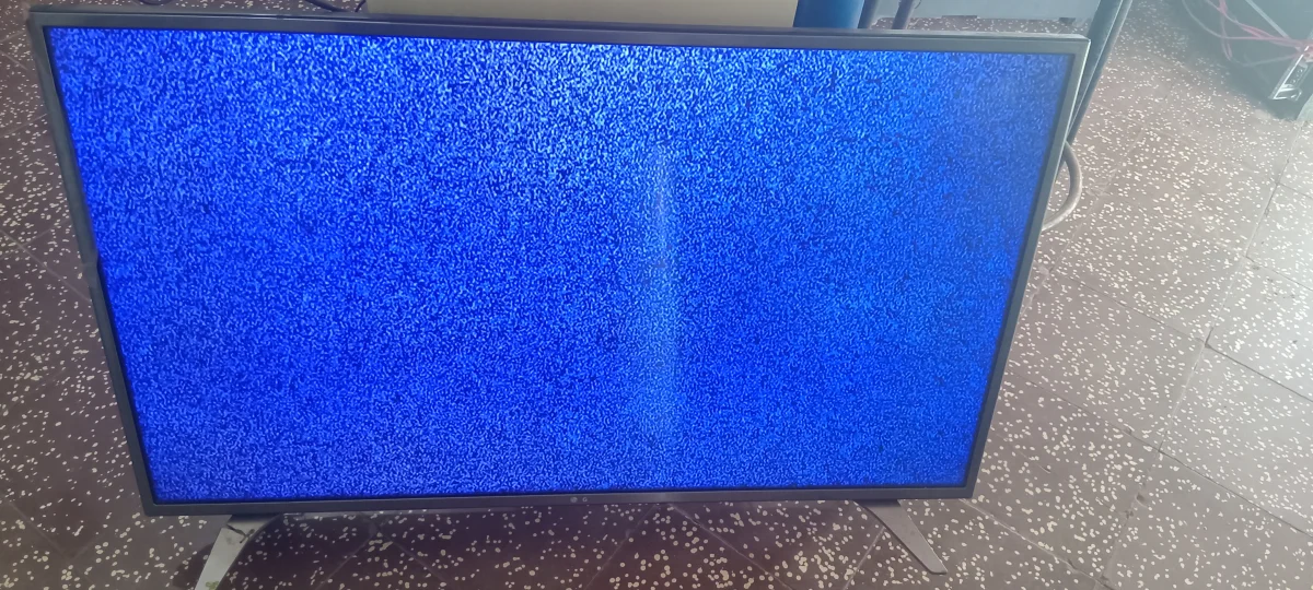 Televisor Led Smart De 43 '' Marca Lg Modelo 43uh6500 Con Control Usado En Buen Estado Acc Par De PatitaControl