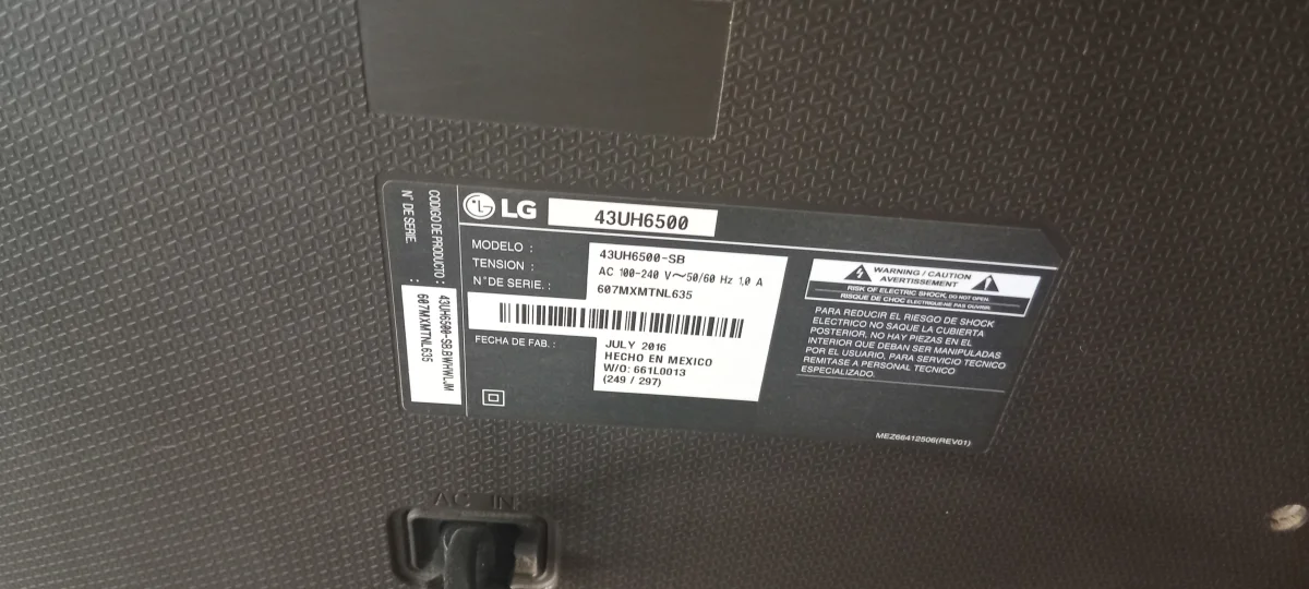 Foto 2 de Televisor Led Smart De 43 '' Marca Lg Modelo 43uh6500 Con Control Usado En Buen Estado Acc Par De PatitaControl