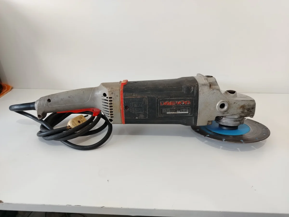 Foto 2 de Pulidora Marca Daewoo Modelo Daag230-240 Tamaño 230 Usado En Buen Estado Acc 1 DiscoManija