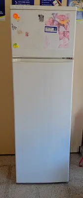 Heladera Marca Fama Modelo H-30 Usado En Buen Estado Litros 300 Acc 4portavasosVerdulera 3 Bandejas