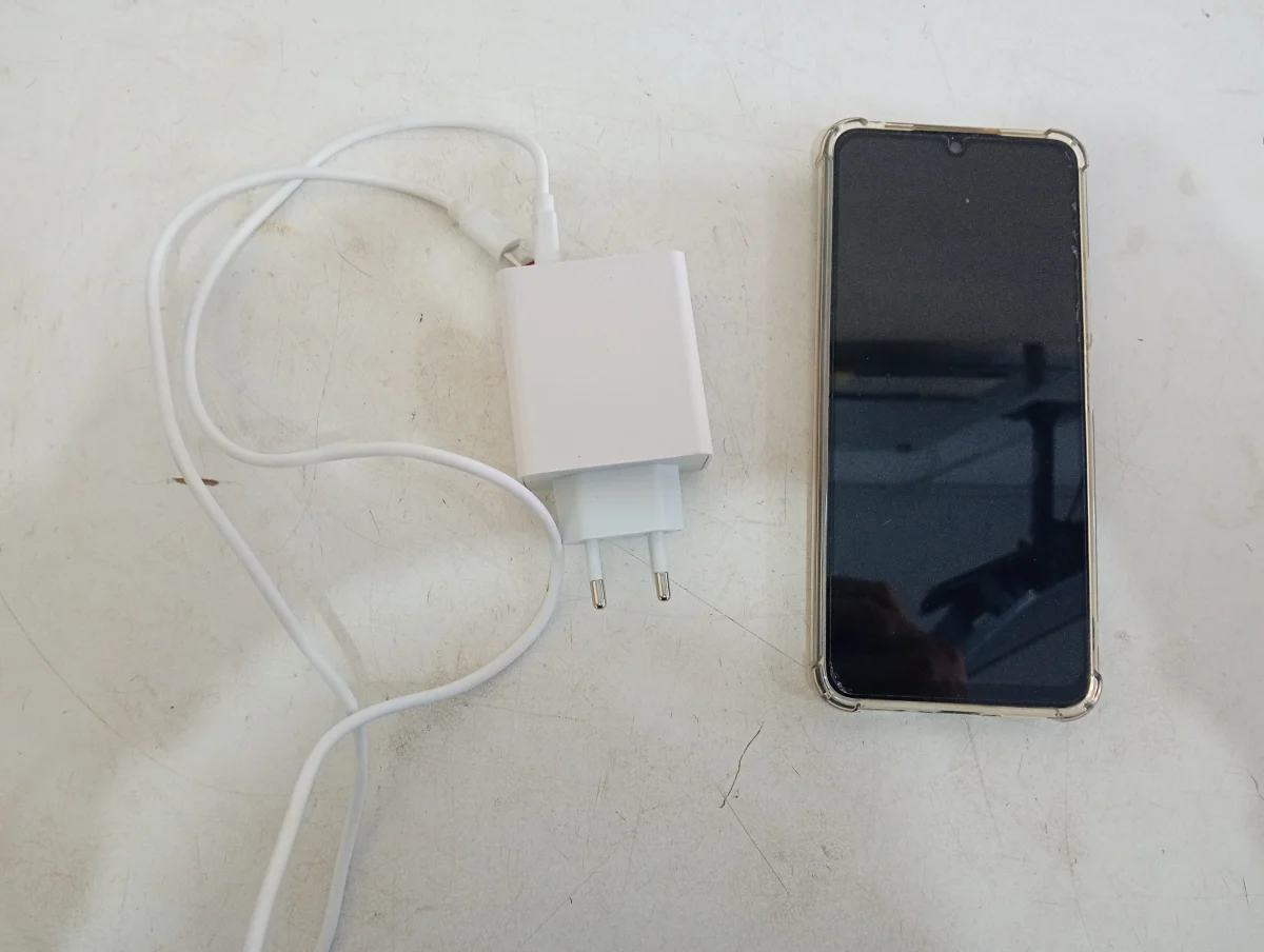 Celular Marca Xiaomi Modelo 14c Nro Memoria Ram 4 Gb Almacenamiento Interno 128 Gb Acc Protetor De GomaCargador