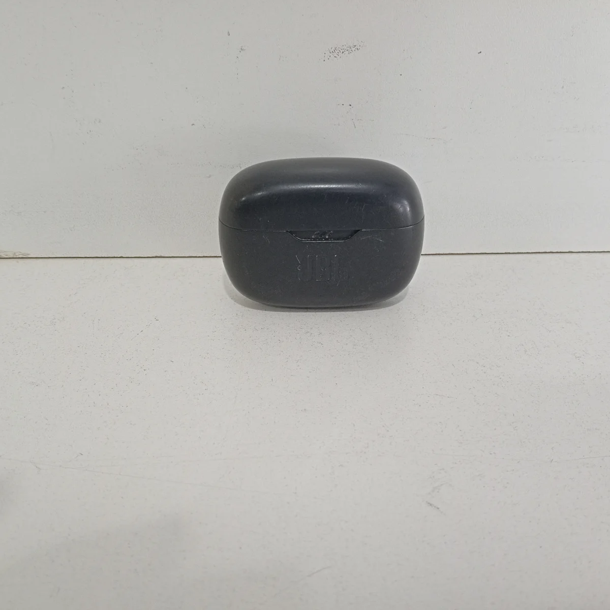 Foto 3 de Auricular Marca Jbl Modelo No Visible Usado Con Desgaste Con C/ Estuche Acc Sin Cargador
