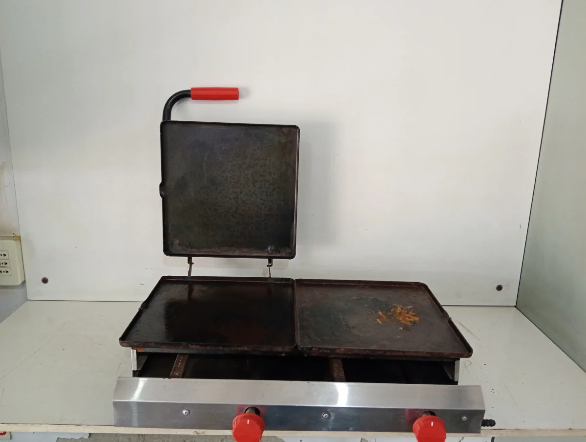Foto 2 de Plancha Hamburguesera Marca Modelo Usado En Buen Estado Acc Tapa2 Quemadores
