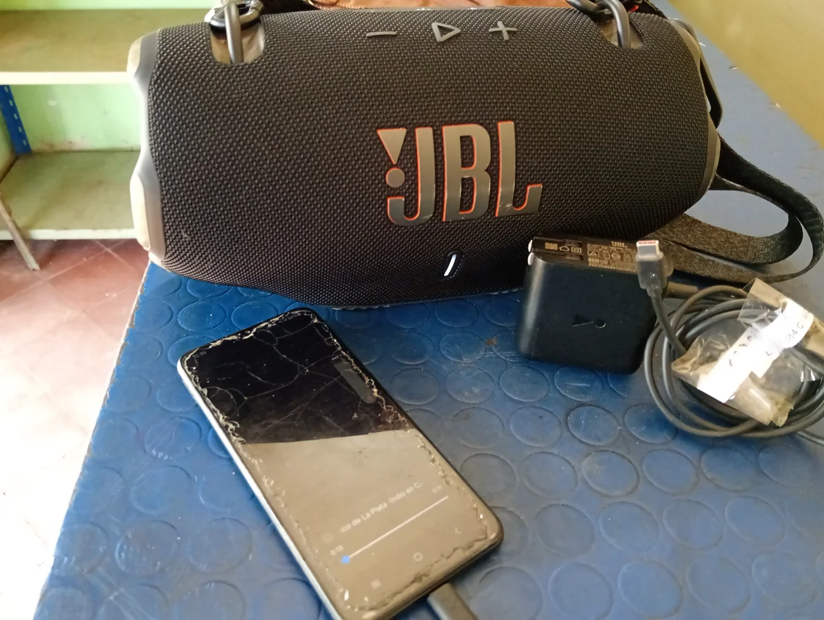 Speaker Potencia Watts No Tiene Marca Jbl Sin Control Modelo Xtreme4 Usado En Buen Estado Sin Caja Acc Cinta ColganteCargador Original