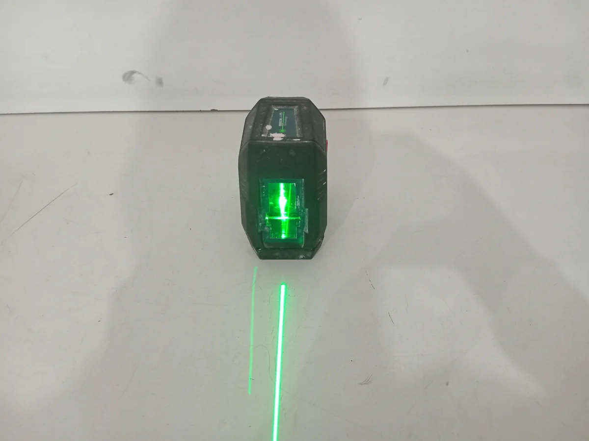 Foto 3 de Nivel Laser Marca Bosch Modelo 3601k65320 Sin Caja Con Base Giratoria Acc No Tiene