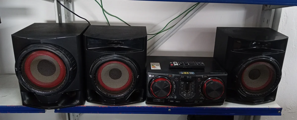Equipo De Sonido Marca Lg Con Control Modelo Cj45 Usado En Buen Estado Acc 2 Parlantes 1 Subwoofers