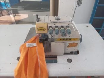 Foto 2 de Maquina De Coser Industrial Tipo Overlook Marca Jack Modelo Jk-757 Nro Usado Con Desgaste Acc MesadaMotor