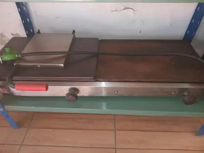 Plancha Hamburguesera Marca Progas Modelo No Tiene Usado En Buen Estado Acc: Tapa 2 PerillaManguera Y Conector Comentario: De 2 Quemadores