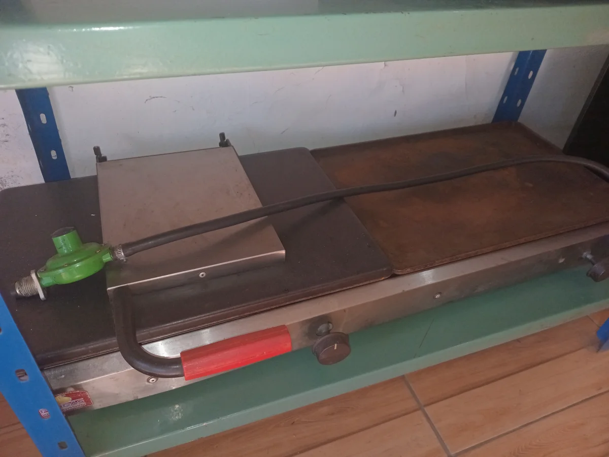 Foto 2 de Plancha Hamburguesera Marca Progas Modelo No Tiene Usado En Buen Estado Acc Tapa 2 PerillaManguera Y Conector