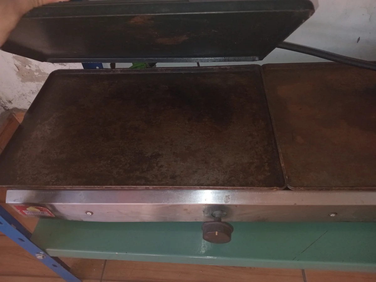 Foto 3 de Plancha Hamburguesera Marca Progas Modelo No Tiene Usado En Buen Estado Acc Tapa 2 PerillaManguera Y Conector