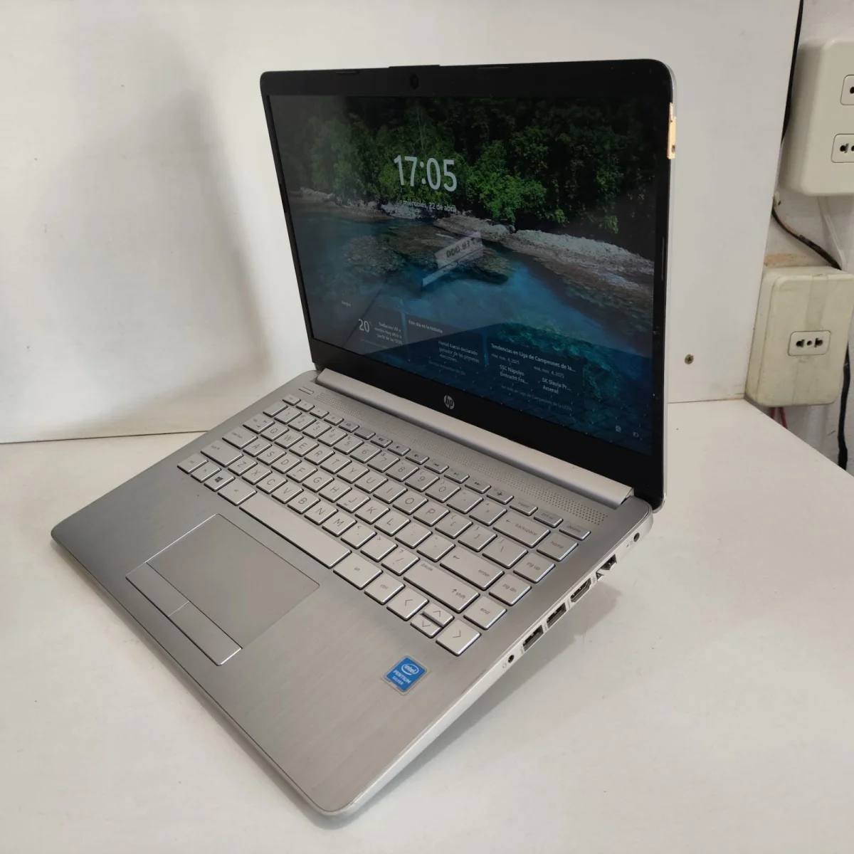 Notebook Marca Hp Modelo 14-Cf2033 Procesador Pentium Memoria Ram 4 Gb Disco Duro 119 Gb Generacion No Tiene Acc No Tiene
