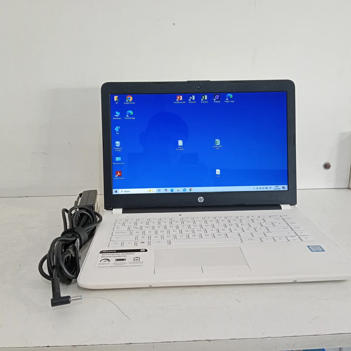 Foto 2 de Notebook Marca Hp Modelo Rtl8723de Procesador I3 Memoria Ram 4 Gb Disco Duro 250 Gb Generacion 6 Acc Cargador