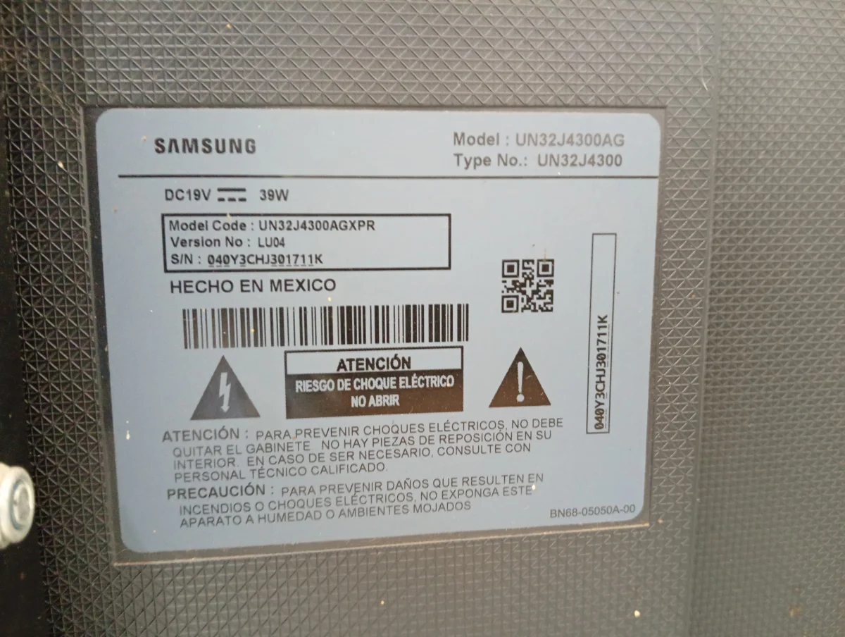 Foto 3 de Televisor Led Smart De 32 '' Marca Samsung Modelo Un32j4300ag Con Control Usado Con Desgaste Acc Patitas Sin TornilosCable Corriente