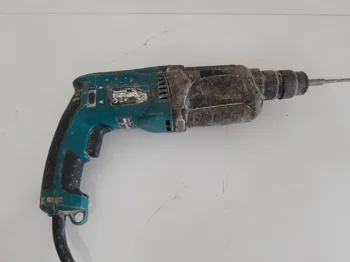 Foto 3 de Taladro Marca Makita Modelo Hr2470 Usado Con Desgaste Acc No Tiene