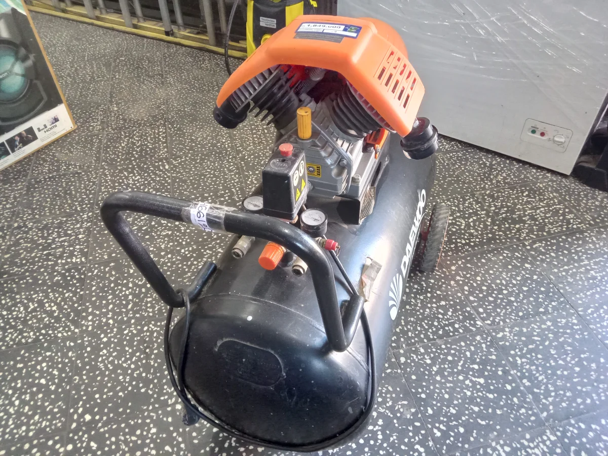 Foto 2 de Compresor De Aire Marca Daewoo Modelo Master Line Potencia Hp 3 Usado En Buen Estado Acc No Tiene