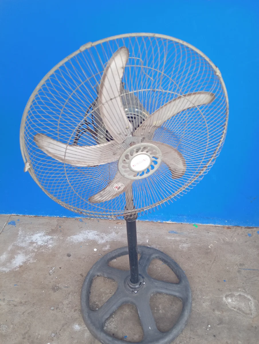 Foto 3 de Ventilador 3 Velocidades Marca Metrosonic Modelo No Tiene Usado En Buen Estado Acc No Tiene