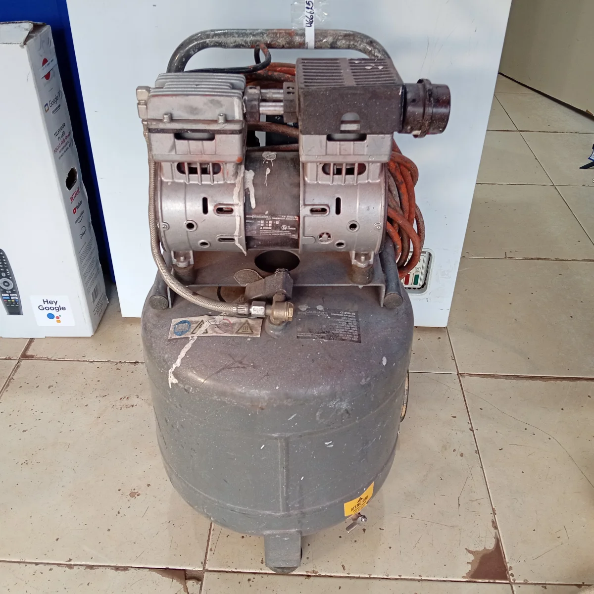 Compresor De Aire Marca Gladiator Modelo Ce840/25 Potencia Hp 1 Usado En Buen Estado Acc Con Manguera