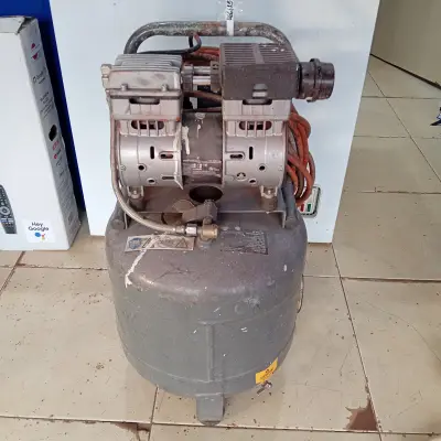Compresor De Aire Marca Gladiator Modelo Ce840/25 Potencia Hp : 1 Usado En Buen Estado Acc: Con Manguera Comentario: De 50 Litros Se Le Mantiene Monto Anterior