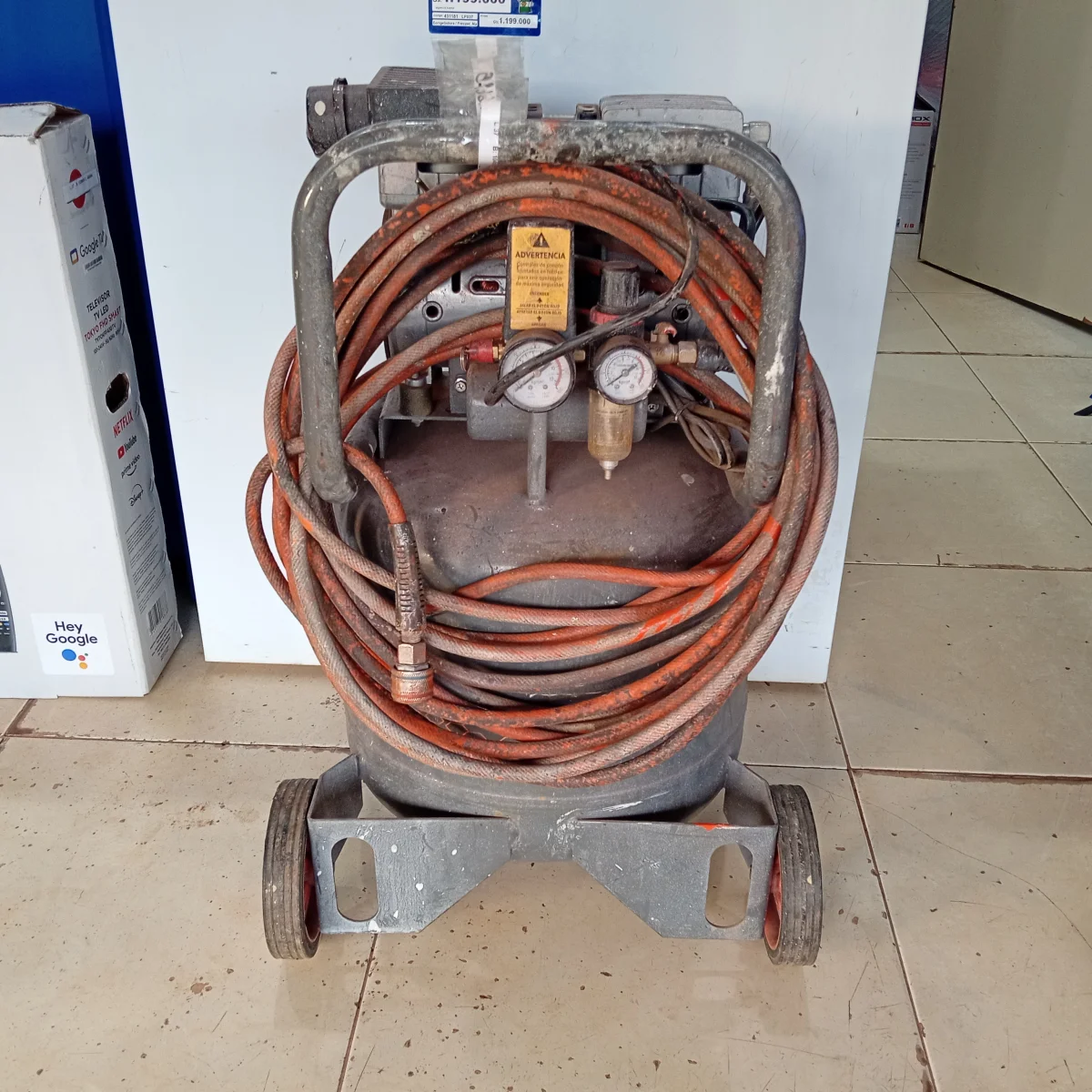 Foto 3 de Compresor De Aire Marca Gladiator Modelo Ce840/25 Potencia Hp 1 Usado En Buen Estado Acc Con Manguera