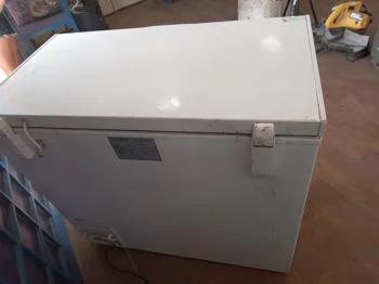Foto 3 de Congeladora / Frezzer Marca Mastertech Litros 198 Modelo Mtch198s1aw2 Nro Usado Con Desgaste Acc 1 Puerta Luz Interna