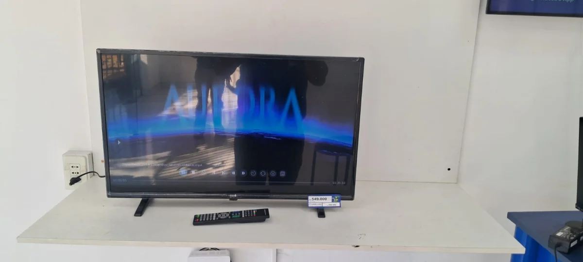 Televisor Led Convencional De 32 '' Marca Jam Modelo Sk32e10 Usado En Buen Estado Con Control Sin Caja Acc Con PatitasCable PowerCable Hdmi