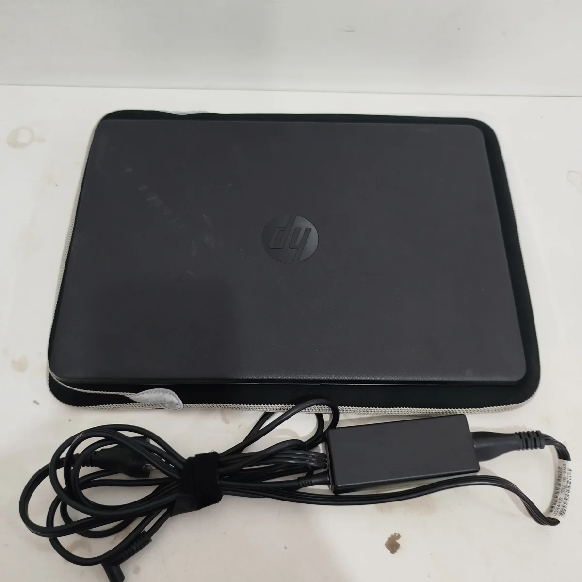 Foto 2 de Notebook Marca Hp Modelo 14-Dq0526la Procesador Celeron Memoria Ram 4 Gb Disco Duro 120 Gb Generacion 4 Acc CargadorFunda