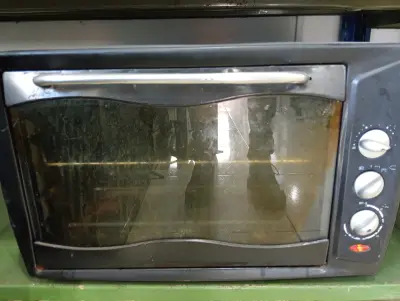 Horno Marca Matsui Litros 45 Modelo Mt-He4201 Usado Con Desgaste Acc Con Parrilla