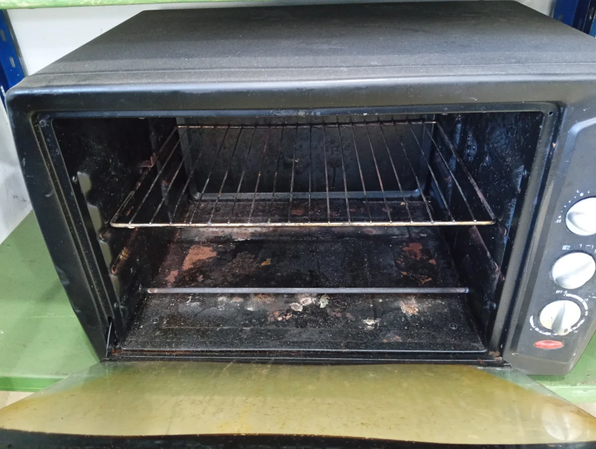 Foto 2 de Horno Marca Matsui Litros 45 Modelo Mt-He4201 Usado Con Desgaste Acc Con Parrilla