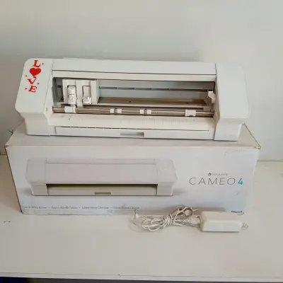 Plotter De Corte Marca Silhouette Modelo Cameo 4 Con No Tiene Acc Transformador Cable PowerCarpeta De CorteCuchillas Manual