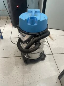 Aspiradora Marca Modelo Usado Con Desgaste Acc Manguera