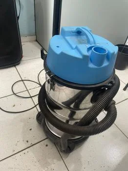 Foto 3 de Aspiradora Marca Modelo Usado Con Desgaste Acc Manguera