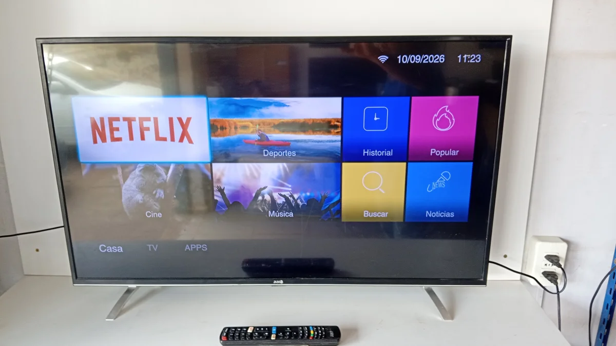 Televisor Led Smart De 43 '' Marca Jam Modelo Ja43fhd2185 Con Control Usado Con Desgaste Acc Patitas