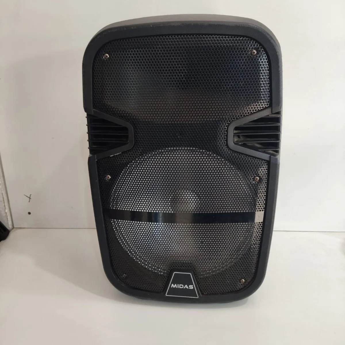 Caja De Sonido Amplificada Marca Midas Modelo Md-Ps1311 Sin Control Usado En Buen Estado Acc BluetoothUsbLuces LedPedestalCon Cargador