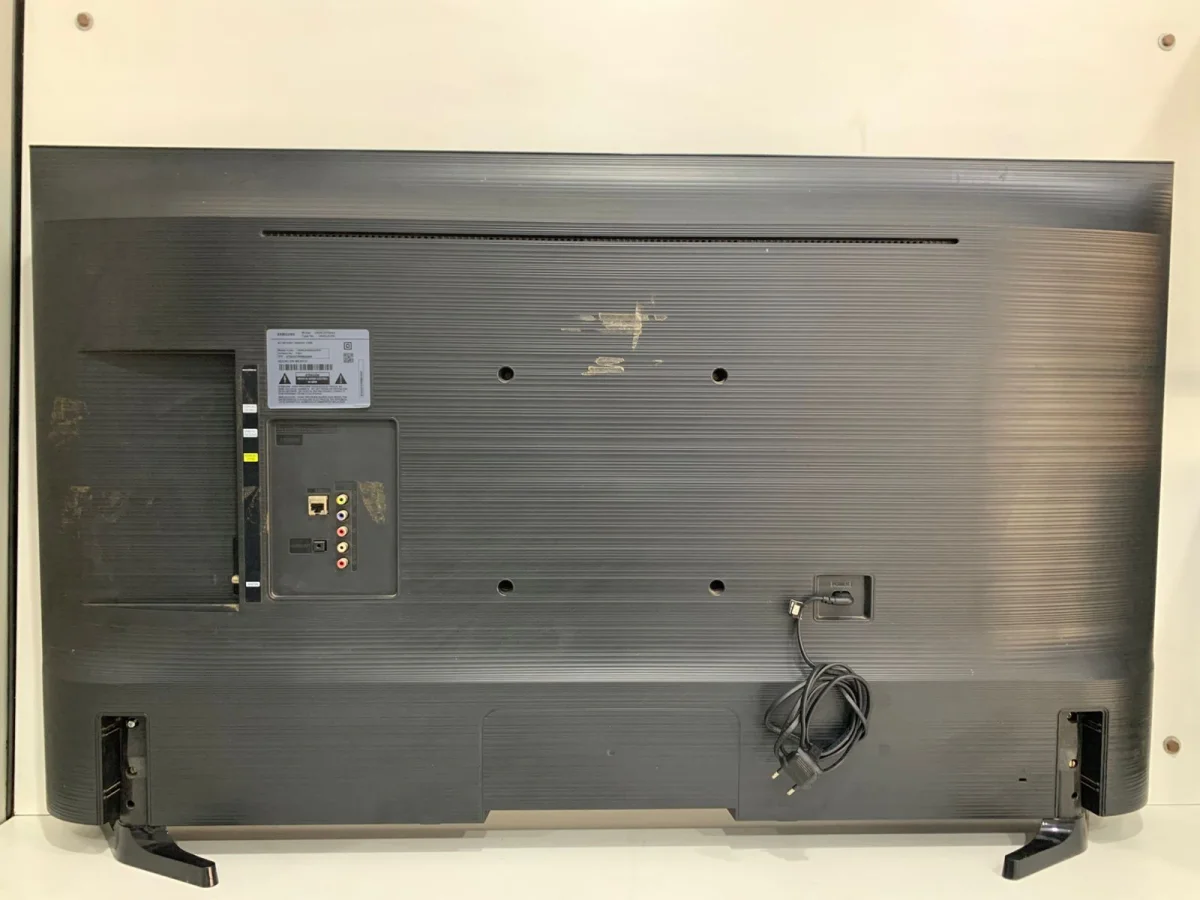 Foto 4 de Televisor Led Smart De 49 '' Marca Samsung Modelo Un49j5290ag Con Control Usado En Buen Estado Acc C/2 Patitas De PedestalC/Cable Power