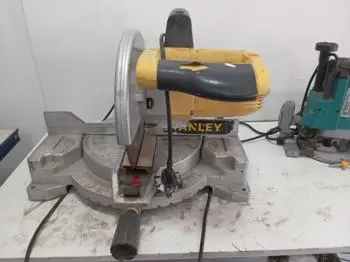 Sierra Tipo : Ingletadora Marca Stanley Modelo Stsm1525-Ar Nro Usado En Buen Estado Acc: BaseDisco De Metal Comentario: De 1500 W