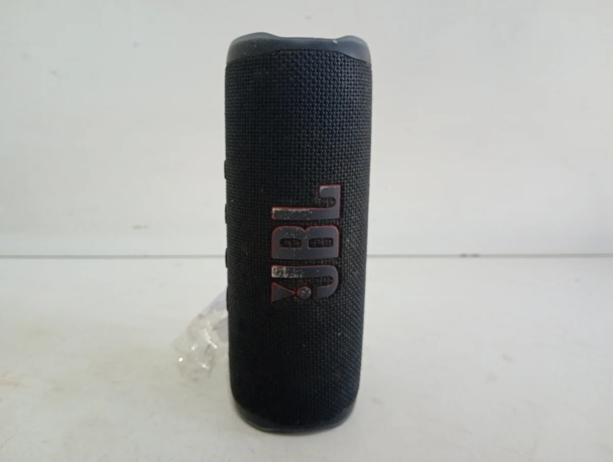 Foto 2 de Speaker Potencia Watts 20 Marca Jbl Sin Control Modelo Flip 6 Usado Con Desgaste Sin Caja Acc Sin CargadorCinta Colgante