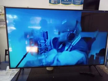 Televisor Led Smart De 50 '' Marca Samsung Modelo Un50ru7100gxpr Con Control Usado En Buen Estado Acc PatitasControlCable Power