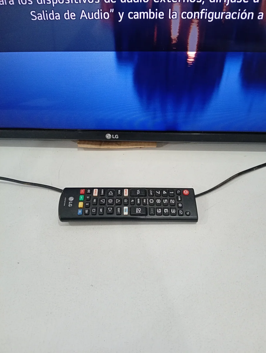 Foto 3 de Televisor Led Smart De 49 '' Marca Lg Modelo 49un7100psa Con Control Usado En Buen Estado Acc Cable CteControl