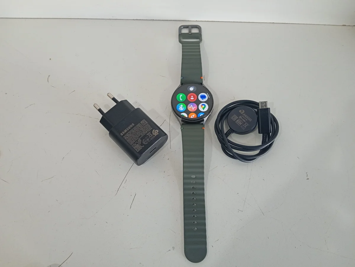 Reloj Para Caballero Marca Samsung Modelo Galaxy Watch7 Usado En Buen Estado Acc Malla De Goma Cargador