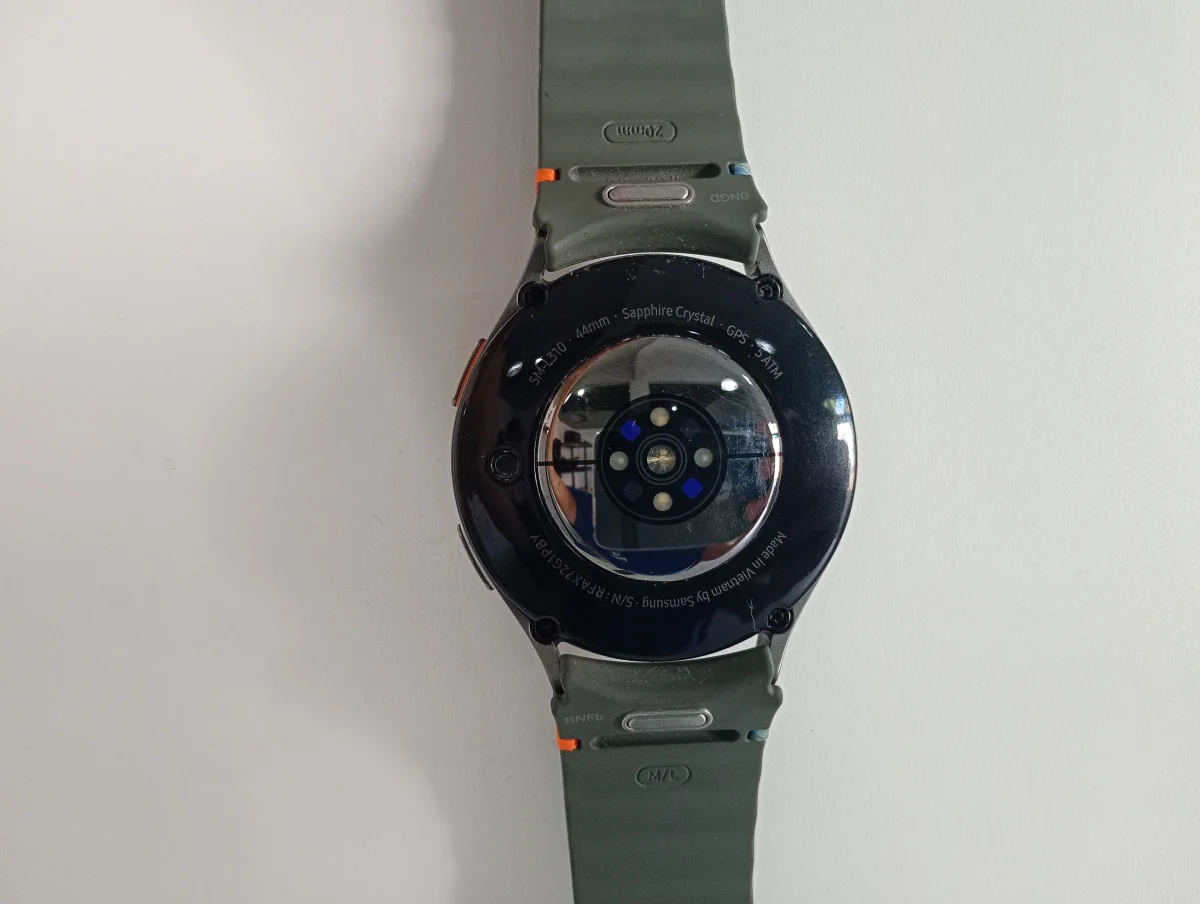 Foto 3 de Reloj Para Caballero Marca Samsung Modelo Galaxy Watch7 Usado En Buen Estado Acc Malla De Goma Cargador