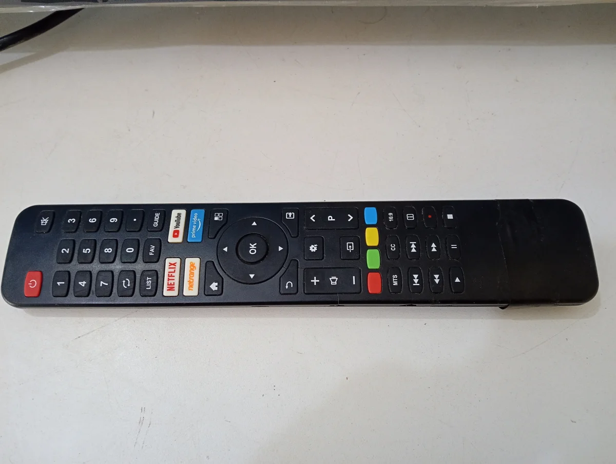 Foto 2 de Televisor Led Smart De 43 '' Marca Jam Modelo 43gfs Con Control Usado En Buen Estado Acc Patitas