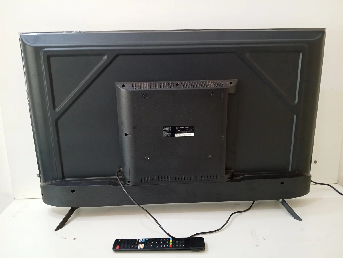 Foto 3 de Televisor Led Smart De 43 '' Marca Jam Modelo 43gfs Con Control Usado En Buen Estado Acc Patitas