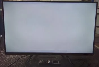 Foto 2 de Televisor Led Smart De 32 '' Marca Aiwa Modelo Aw32b4sm Con Control Usado En Buen Estado Acc Patitas