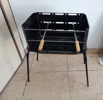 Parrilla Tamaño : Chico Usado En Buen Estado Con 2 Espetones Acc: Parrilla Portatil Marca Mor Comentario: 54 Cm X 35 Cm En Caja