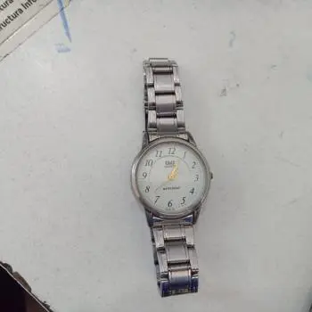 Reloj Para Dama Marca Q&Q Modelo No Tiene Usado Con Desgaste Acc Malla De Acero
