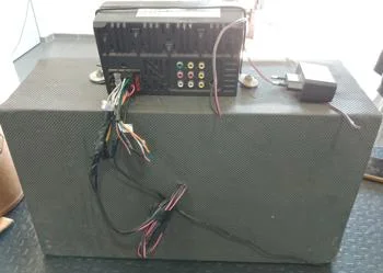 Foto 3 de Caja C/ Parlantes Para Auto Usado Con Desgaste Acc Con 2 Parlantes Ovalados Pioneer Y Un Auto Radio Con Pantallita Ecopower