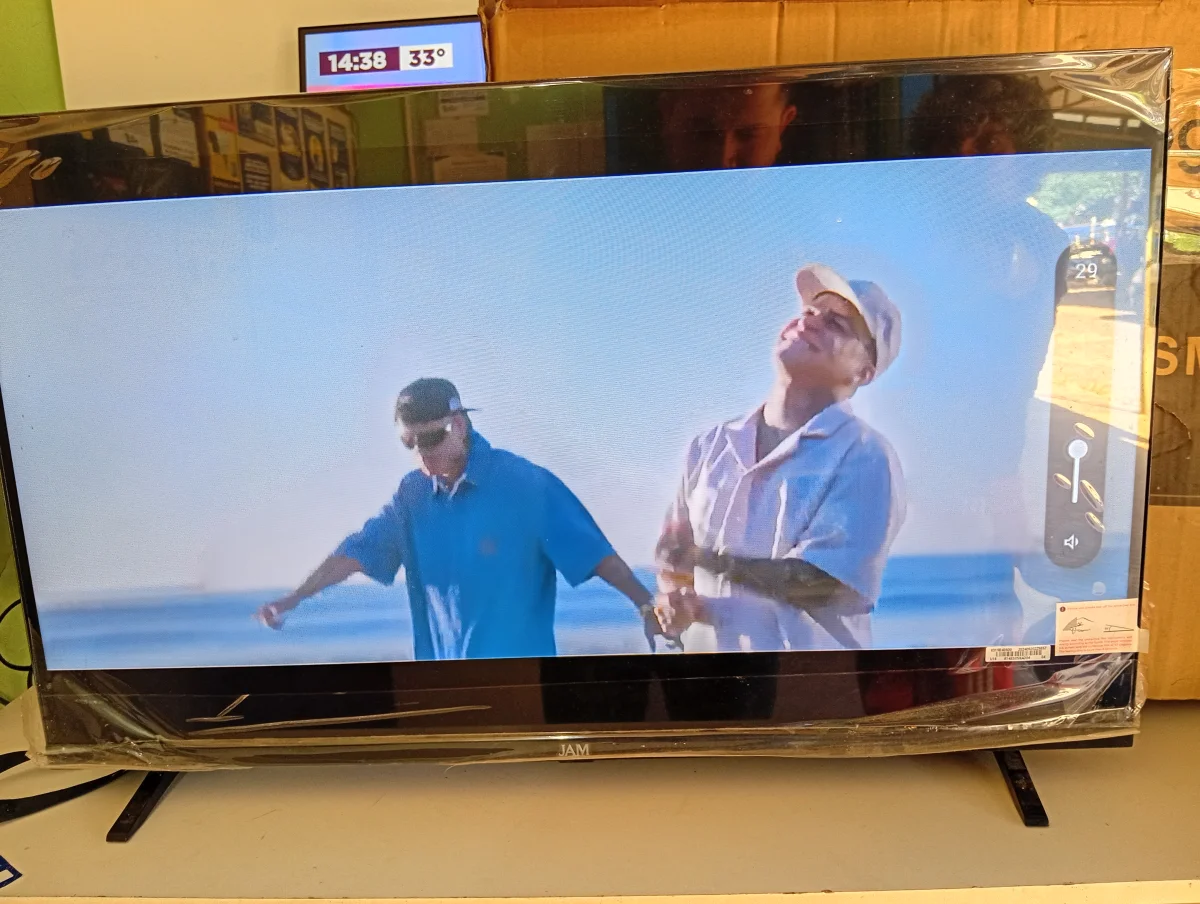 Televisor Led Smart De 32 '' Marca Jam Modelo Ultrasgtm-32gfs Con Control Usado En Buen Estado Acc Patitas