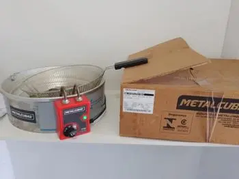 Fritadora Marca Metalcubas Modelo Tfre7 Usado En Buen Estado Acc: Canasta Comentario: En Caja De 7 Litros Es Electrico