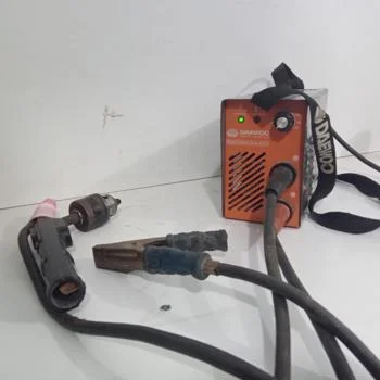 Foto 2 de Soldador Marca Daewoo Modelo Minidw220 Usado En Buen Estado Acc Dos Pinza