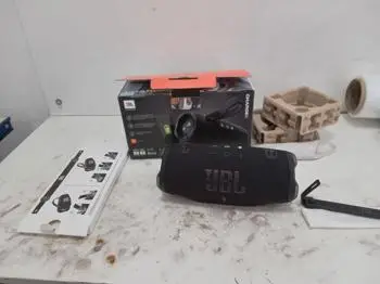 Parlante Portatil Marca Jbl Modelo Charge 6 Nro Usado En Buen Estado Con Cinta Sujetador Acc Manual En Caja